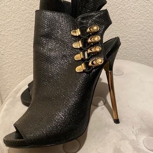 ✨ Adorable Bebe Heels